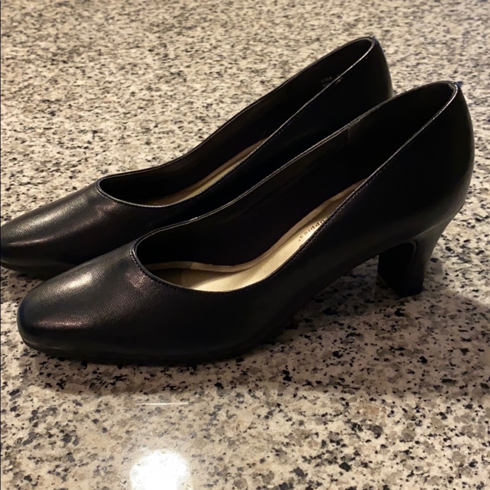 Women’s dark navy heels